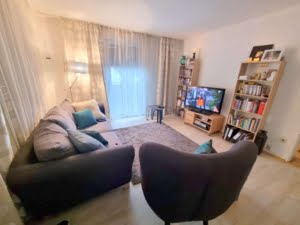 VERMIETET! Gemütliche 3- Zimmerwohnung mit großer Terrasse – zentral in Rödelheim