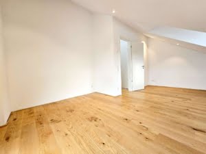 VERKAUFT! Stylische 3 -Zimmer Maisonette mit großem Balkon + Luxusküche + 2 TG-Plätze – Hofheim