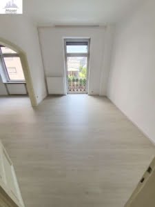 VERMIETET! Altbaucharme pur! 3 Zimmer, Wohnküche, 2 Balkone + neuer Boden -Berger Str