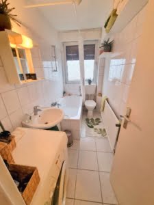 VERMIETET! Gemütliche 3- Zimmerwohnung mit großer Terrasse – zentral in Rödelheim