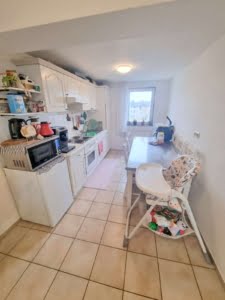 VERMIETET! Kleine gemütliche 2 Zimmer Dachgeschosswohnung – direkt gegenüber Klinikum OF