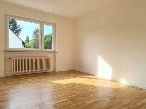 VERMIETET! Nagelneu renoviert! Gemütliches 1 Zimmer Apartment inkl. Einbauküche – FFM-Sossenheim