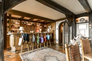 VERKAUFT! Prachtvolle Villa mit Schwimmbad und Parkgrundstück mit Teich – Hollywood-Feeling im Rheingau!