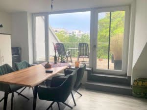 VERMIETET! Schickes 2-Zimmer Dachstudio mit großer Dachterrasse – ruhig + zentral Ostend