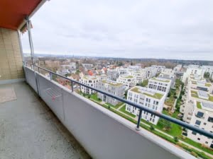 VERMIETET! Schicke 2 Zimmer Wohnung mit Balkon – Sachsenhausen + POOL+SAUNA im Haus!