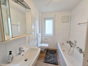 VERMIETET! Neubau2017! 4 Zimmer + 2 Balkone + 2 Bäder + Fußbodenheiz. -ruhig in Rödelheim