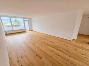 VERMIETET! Erstbezug nach Sanierung! Sonnige 4 Zimmerwohnung mit Balkon + Weitblick – Kriftel
