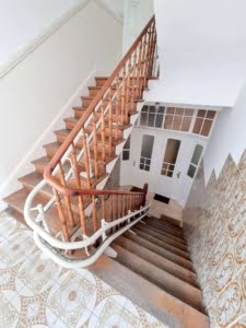 VERMIETET! Altbaucharme pur! Großzügige 2 Zimmerwohnung inkl. Wohnküche – ruhig in Rödelheim