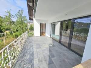 Nagelneu saniert! Große 3 Zimmer mit Terrasse + Garten – Parkettboden – Wohnküche – Neu Isenburg