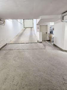 VERMIETET! Sehr großzügige 3-Zimmer Maisonette mit 2 Balkonen + TG-Platz – Top Lage Sachsenhausen