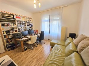 VERMIETET! Altbaucharme pur! Gemütliche 2 Zimmerwohnung mit Wohnküche in Alt-Eschersheim