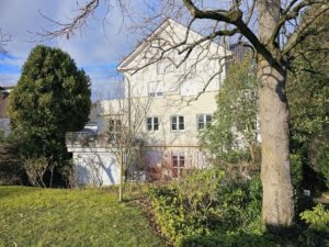 VERMIETET! Sehr großzügige 3-Zimmer Maisonette mit 2 Balkonen + TG-Platz – Top Lage Sachsenhausen