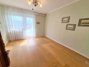 VERMIETET!Perfekte Lage am Berger Hang! 6 Zimmer + 2 Bäder auf 2 Etagen mit eigenem Garten + Teich!