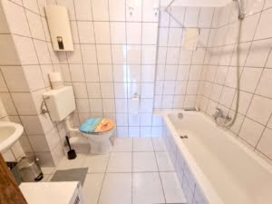 VERMIETET! Großzügige, sonnige 2 Zimmerwohnung mit Wohnküche und Balkon – Bornheim Grenze Ostend