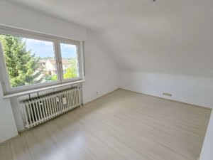 VERMIETET! Einzugsbereit! Große 3,5 Zimmerwohnung mit Balkon plus Garage – top Lage Rumpenheim