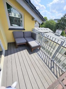 VERMIETET! Schicke 4 Zimmer Dachgeschosswohnung + 2 Balkone + 2 Bäder + Fußbodenheizung -ruhig + zentral in Rödelheim