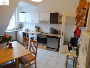 VERMIETET!Altbaucharme mitten in Bornheim! Sonnige 4 Zimmer-Maisonette direkt auf der Berger Straße