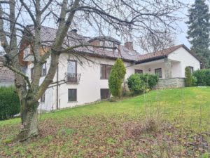 VERMIETET! Viel Platz auf 2 Etagen + großer Garten, 7 Zimmer + 2 Bäder + Doppelgarage