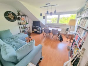VERMIETET! Schick und gemütlich! 2 Zimmer DG-Wohnung in gepflegtem MFH zentral in Bad Soden