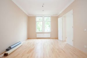 VERMIETET! Ein Highlight für Altbaufans in Sachsenhausen! Große 4-Zimmerwohnung mit Balkon + EBK