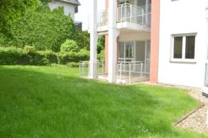VERMIETET! Gartenwohnung Sachsenhäuser Berg: 2 sonnige Zimmer + EBK + Balkon + eigener Garten