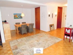 VERMIETET! sonnige 4,5 Zimmer mit Balkon – Parkett + Schwimmbad/Sauna im Haus – Niederad
