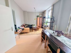 VERMIETET! Altbaucharme zentral in Bornheim! Helle 3 Zimmerwohnung direkt auf der Berger Straße