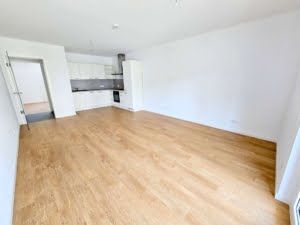 VERMIETET! Nagelneu + richtig schick : 3-Zimmerwohnung mit Balkon – ruhig in Offenbach-Ost