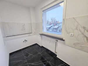 VERMIETET! Top Nordendlage! Auch WG- geeignet! In 2023 nagelneu sanierte 3 Zimmerwohnung im 5. OG ohne! Aufzug
