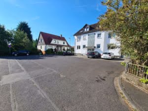 VERMIETET! Für die Familie! Neu sanierte 5 Zimmerwhg. + Terrrasse + Garten + Garage in Steinbach