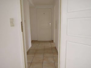 VERMIETET! Kleine gemütliche 2 Zimmer Dachgeschosswohnung – direkt gegenüber Klinikum OF