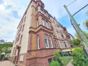 VERMIETET! WOW! – Stylische 5 Zimmer Maisonette inkl. EBK + Kamin + Dachterr. -Sachsenhausen