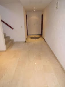 Möbliertes Wohnen auf Zeit! Top Nordend Lage! –  Großes + nagelneu möbliertes 1- Zimmer Studio mit großem Balkon