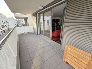 VERMIETET! -Privatstraße Sachsenhausen: Attraktive 3-Zimmer-Wohnung mit großem Balkon + TG