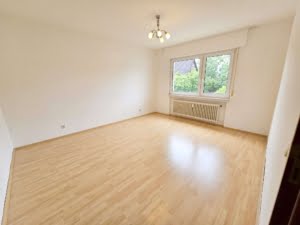 VERMIETET! Gemütliche 2-Zimmer Wohnung mit Balkon + nagelneues Bad- Top Lage Rumpenheim