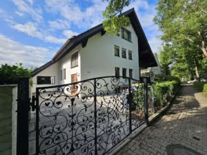 Nagelneu saniert! Große 3 Zimmer mit Terrasse + Garten – Parkettboden – Wohnküche – Neu Isenburg
