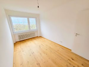 VERMIETET! Erstbezug nach Sanierung! Sonnige 4 Zimmerwohnung mit Balkon + Weitblick – Kriftel