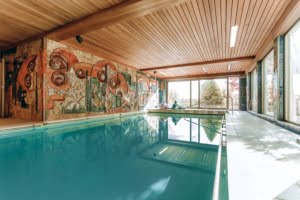 VERKAUFT! Prachtvolle Villa mit Schwimmbad und Parkgrundstück mit Teich – Hollywood-Feeling im Rheingau!