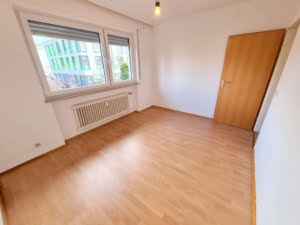 VERMIETET! Großzügige 2 Zimmer Wohnung mit Balkon in gepflegtem MFH zentral in Bad Soden
