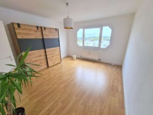 VERMIETET! Schicke 2 Zimmer Wohnung mit Balkon – Sachsenhausen + POOL+SAUNA im Haus!