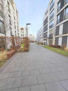 VERMIETET! -Privatstraße Sachsenhausen: Attraktive 3-Zimmer-Wohnung mit großem Balkon + TG
