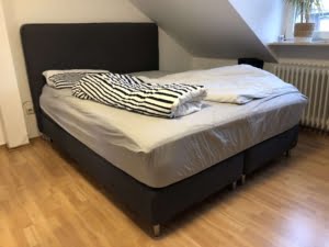 VERMIETET! 2-Zimmer DG-Wohnung (=2.OG) mit Dachterrasse – Top Lage Bornheim Nähe Parlamentsplatz