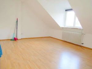 VERMIETET! 2-Zimmer DG-Wohnung (=2.OG) mit Dachterrasse – Top Lage Bornheim Nähe Parlamentsplatz