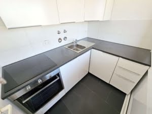 VERMIETET! WOW! TOP SKYLINEBLICK + POOL+SAUNA im Haus! Großes 1 Zimmer Apt. mit Balkon. –
