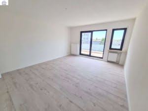 VERMIETET Was für ein Skylineblick neu saniert! Sonnige 3 Zimmerwhg. mit Balkon + EBK + neuem Bad