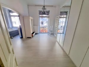 VERMIETET! Altbaucharme pur! 3 Zimmer, Wohnküche, 2 Balkone + neuer Boden -Berger Str