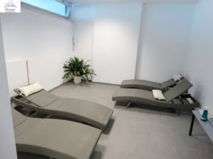 VERMIETET! Bester Skylineblick inkl. +Pool+Sauna im Haus! Schicke 3 Zimmer Wohnung mit Balkon –