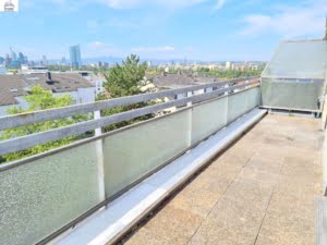 VERMIETET Was für ein Skylineblick neu saniert! Sonnige 3 Zimmerwhg. mit Balkon + EBK + neuem Bad