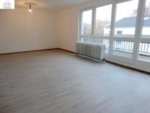 VERMIETET!2021 neu saniert! Toplage : Großes, sonniges 1 Zimmer Apt. mit Balkon + sep. Küche mit EBK