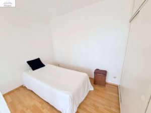 VERMIETET! WOW! TOP SKYLINEBLICK + POOL+SAUNA im Haus! Großes 1 Zimmer Apt. mit Balkon. –